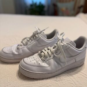 Nike 2007 AF1 Air Force One Low Triple White Mens size 10 in good condition